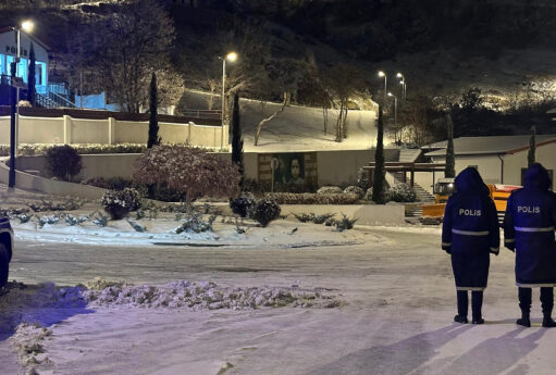 Çöldə hava buz kimidir, polis xidmət aparır - FOTOLAR