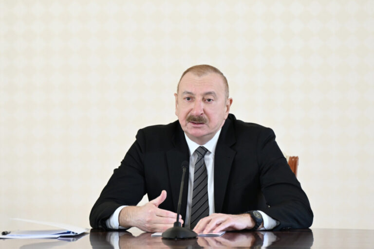 Leysan yağışları yağan kimi şəhər nəqliyyatı iflic olur - İlham Əliyev