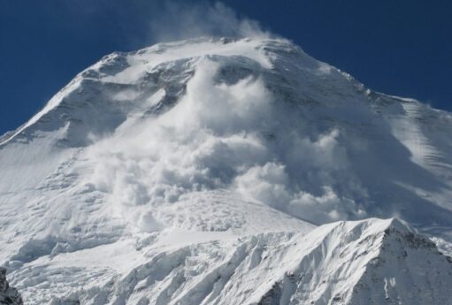 Türkiyədə qar uçqunu: ölənlər var - Əhali buradan çıxarıldı