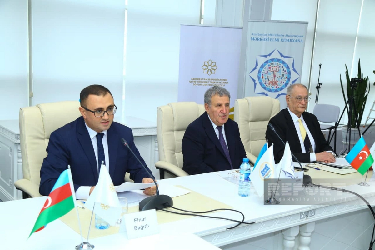 QHT-lər və alimlər Azərbaycan dili mövzusunda müzakirə apardılar - FOTOLAR 11 qh 11