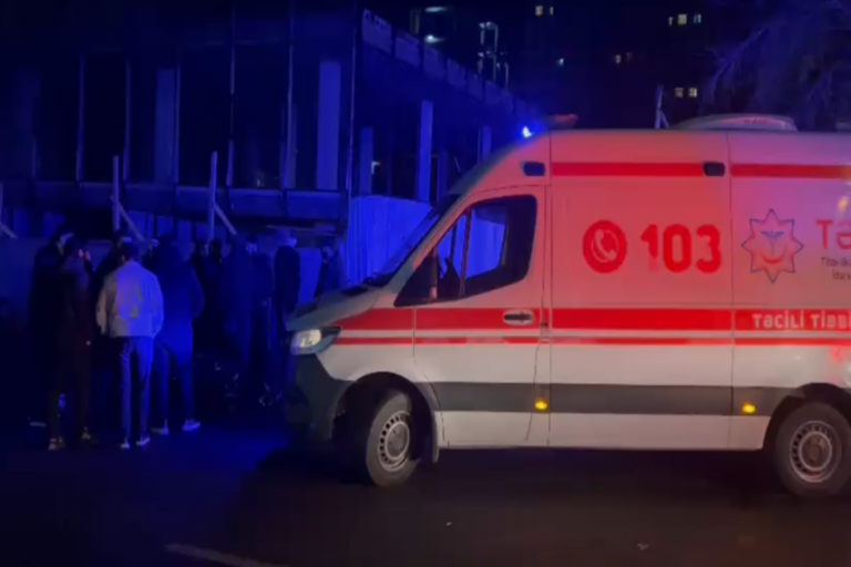 Bakıda təcili yardım motosikletlə toqquşdu: ölən var - VİDEO