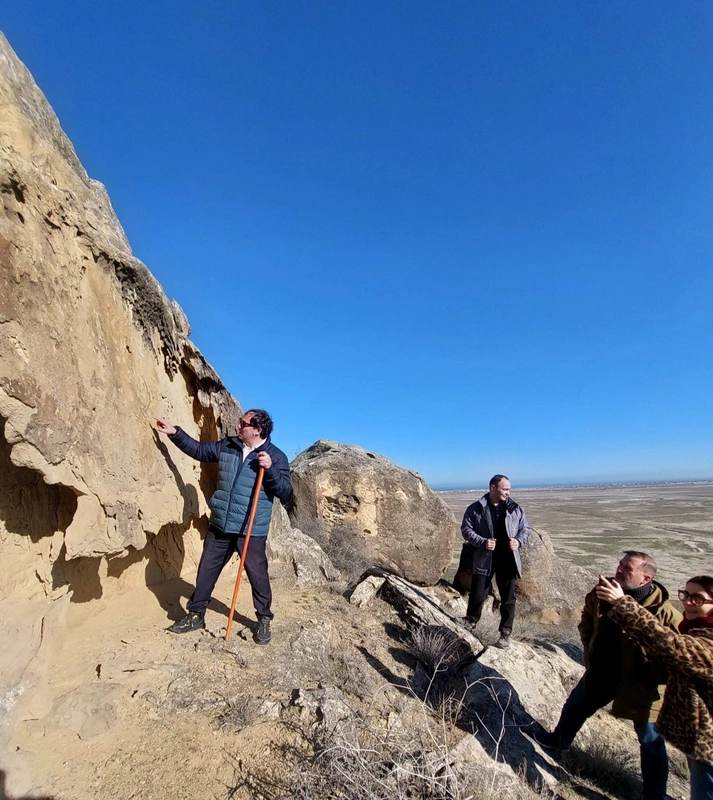 Qobustanda qəribə tapıntı: naməlum təsvir üzə çıxdı