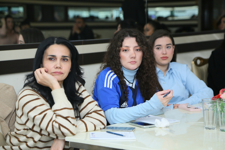 “Mediada Azərbaycan dili”: təlimlərin növbəti mərhələsi təşkil edildi - FOTOLAR 7 tl 46