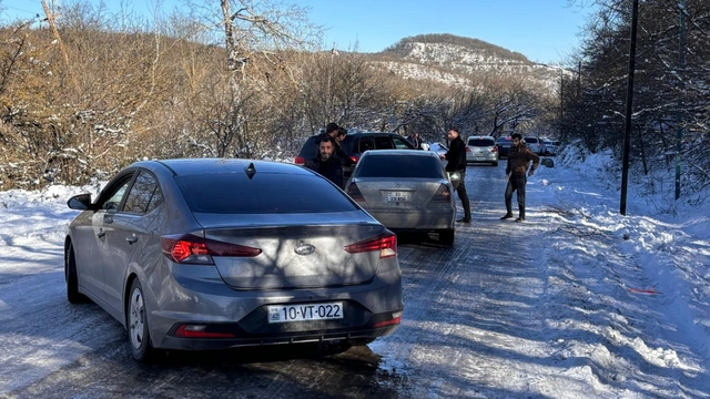 Azərbaycanda bu yolda hərəkət tamamilə dayandı - FOTO 3 Azərbaycanda bu yolda hərəkət tamamilə dayandı - FOTO