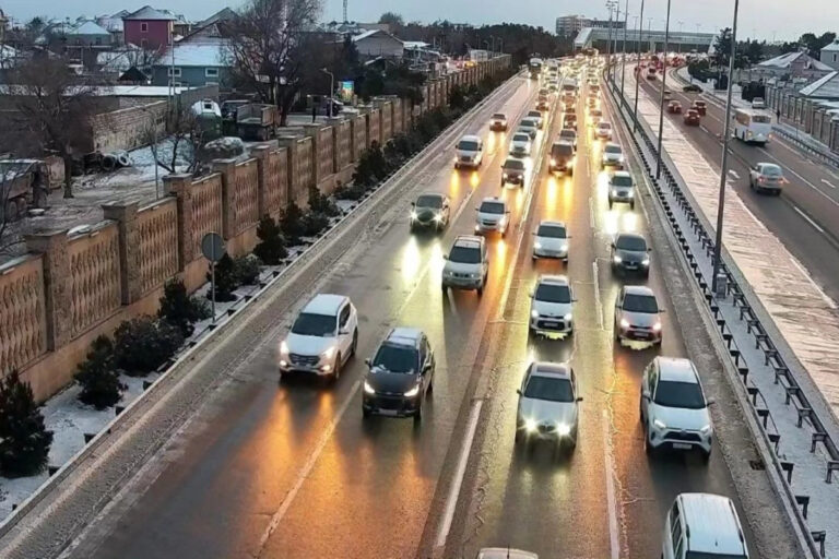 Aeroport yolu buz bağladı: nəqliyyatın hərəkəti çətinləşdi - FOTOLAR