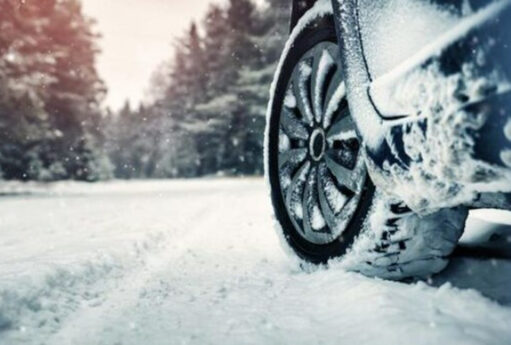 Qarlı havada maşın qayadan aşdı: bir ailənin üç üzvü...