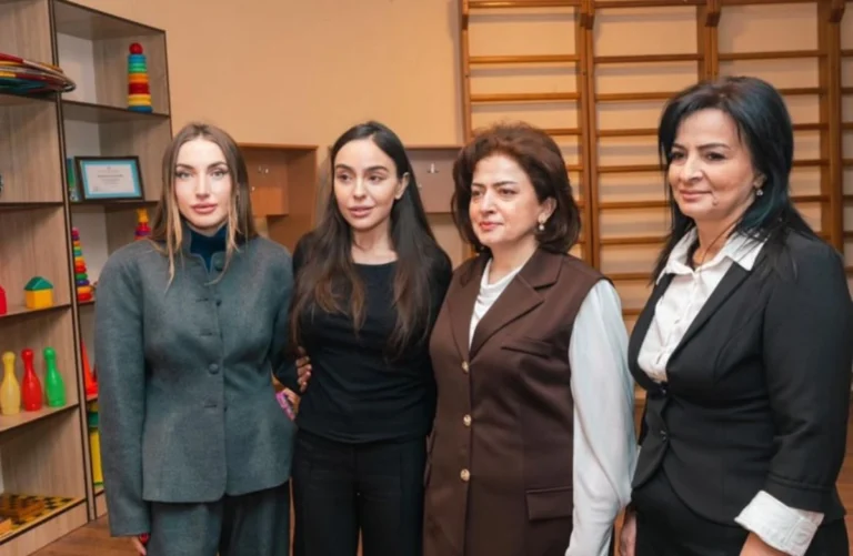Leyla və Alyona Əliyevalar Gəncədə 45 nömrəli məktəbdə olublar