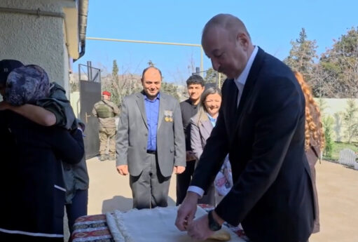 699de74bde22f699de74bde2301771956043699de74bde22d699de74bde22e 4