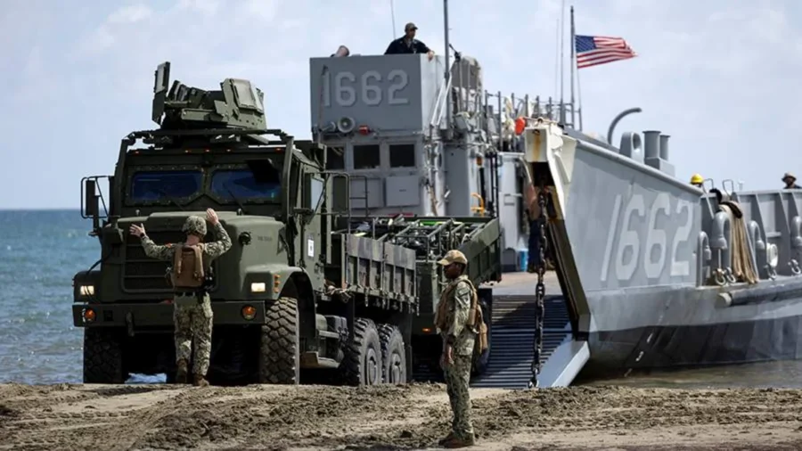 TƏCİLİ: ABŞ hərbi donanması bu ölkəyə daxil oldu – Atışma başladı, ölənlər var