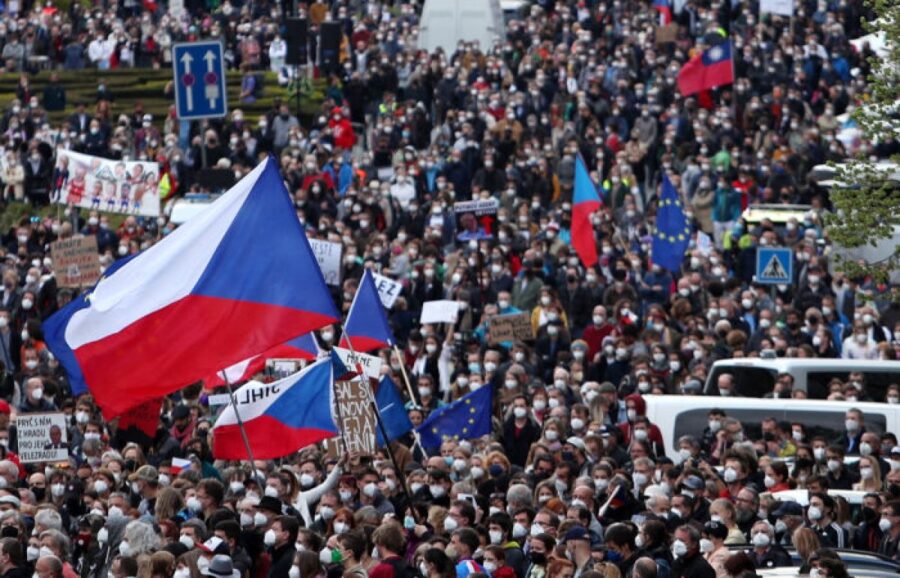 Prezidentlə Baş nazir arasında gərginlik – Kütləvi etirazlar başladı