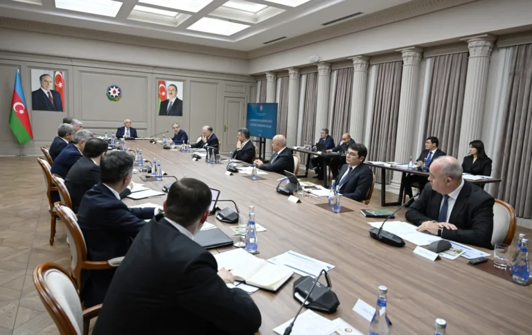 Əli Əsədovun rəhbərliyi ilə iclas keçirildi - FOTOLAR