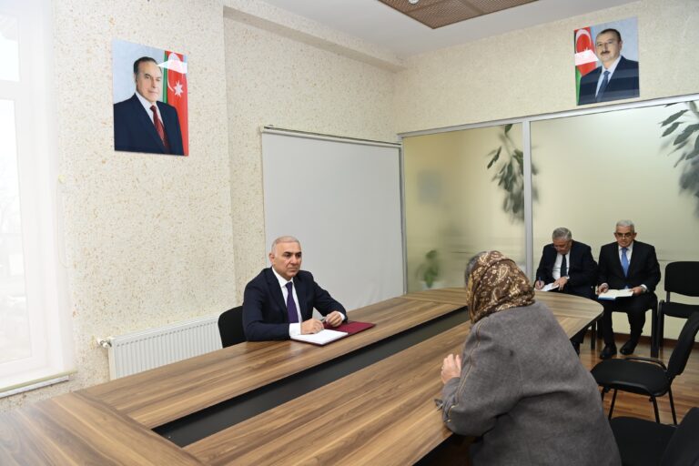 Vüqar Əhmədov Qəbələdə vətəndaşları qəbul etdi - FOTO