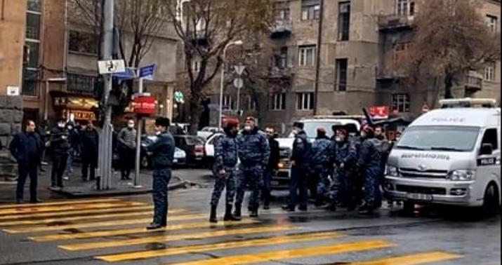 Polis İrəvanda kütləvi əməliyyatlara başladı – Nə baş verir?