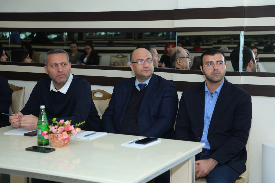“Mediada Azərbaycan dili” mövzusunda növbəti təlim keçirildi - FOTOLAR 2 sd 12