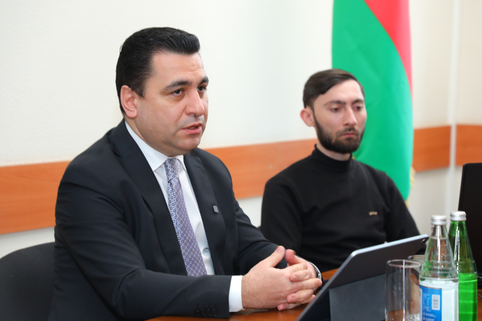 “Mediada Azərbaycan dili” mövzusunda növbəti təlim keçirildi - FOTOLAR 7 sd 17