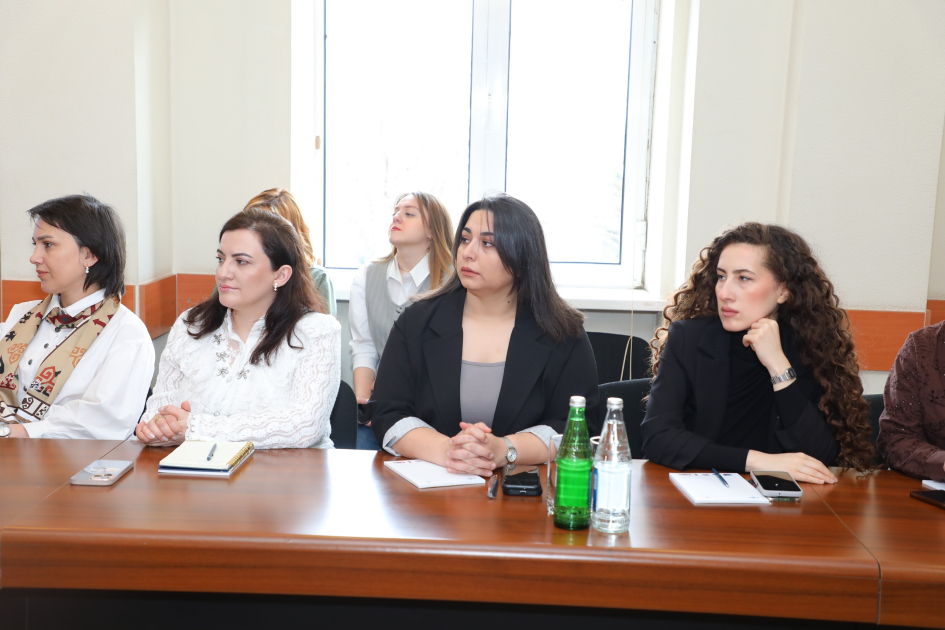 “Mediada Azərbaycan dili” mövzusunda növbəti təlim keçirildi - FOTOLAR 8 sd 18