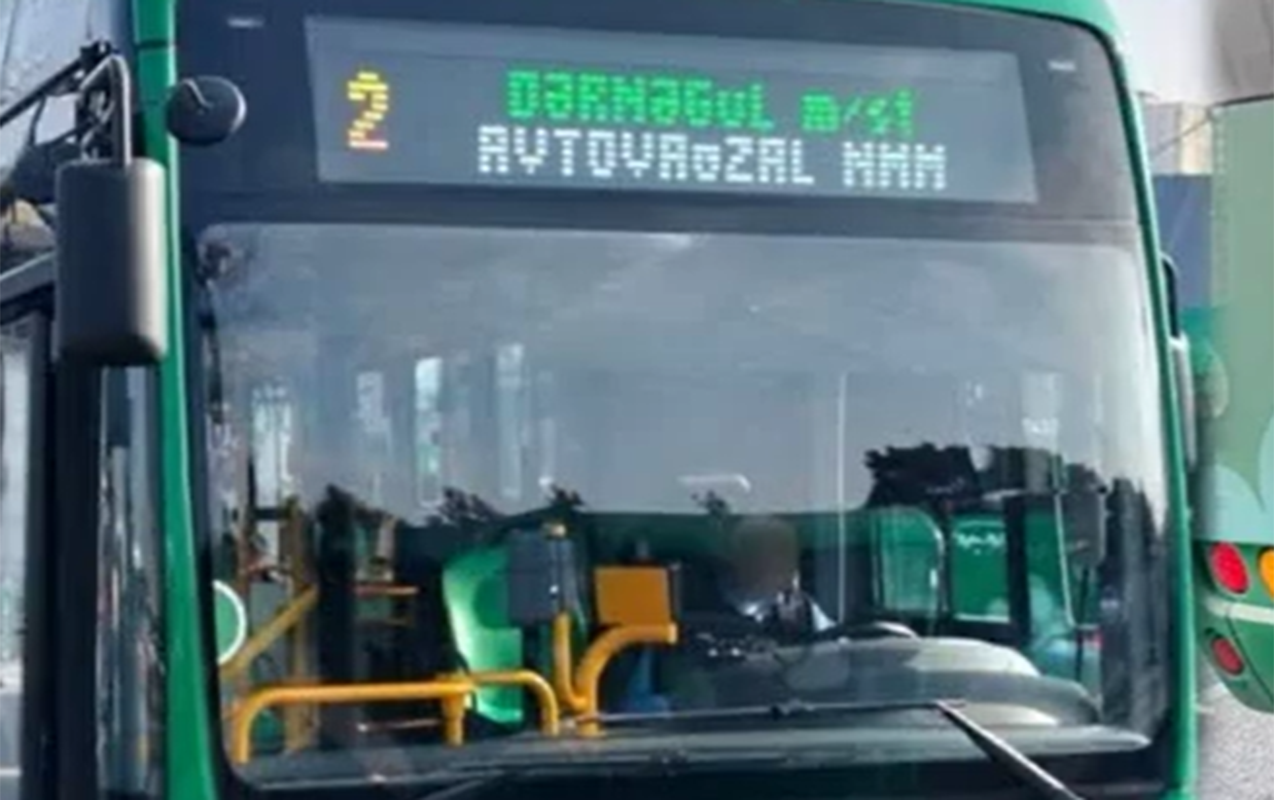 “BakuBus”ın sürücüsü avtobusda mərsiyə qoyub? - VİDEO 1 sddd