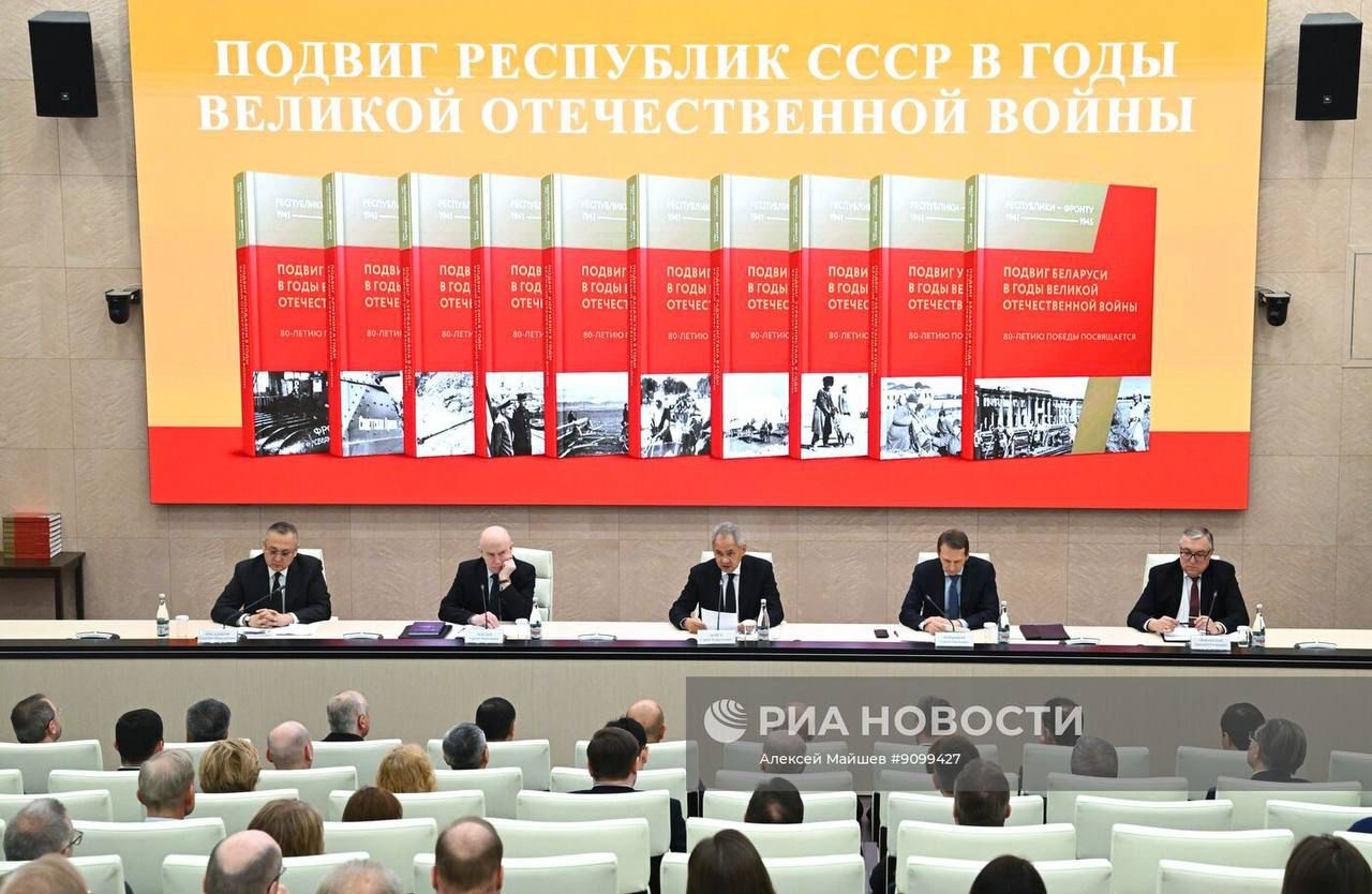 Şoyqu məşhur generalımızdan danışdı - FOTOLAR 2 t 72