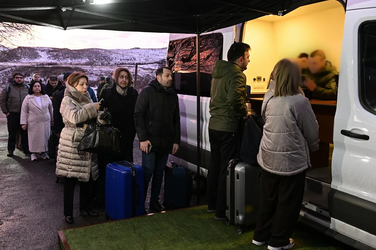 Azərbaycan və Ermənistan nümayəndələrinin dəyirmi masası başladı - VİDEO 5 v 54