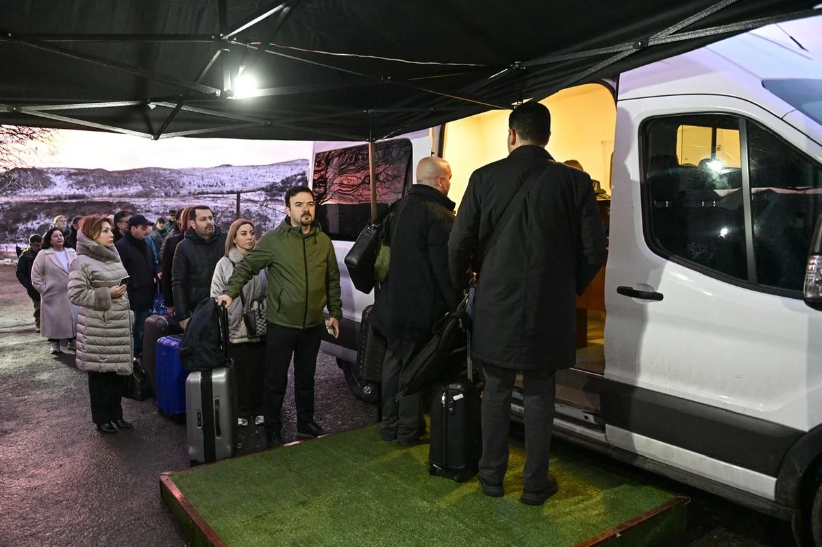 Azərbaycan və Ermənistan nümayəndələrinin dəyirmi masası başladı - VİDEO 7 v 56