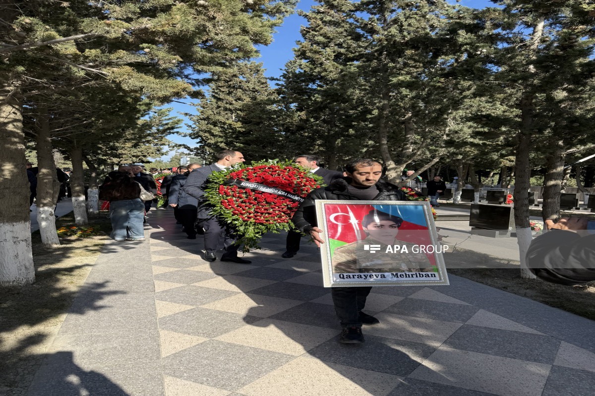 Mehriban Qarayevanın nəşinin qalıqları dəfn edildi - FOTOLAR 2 y92