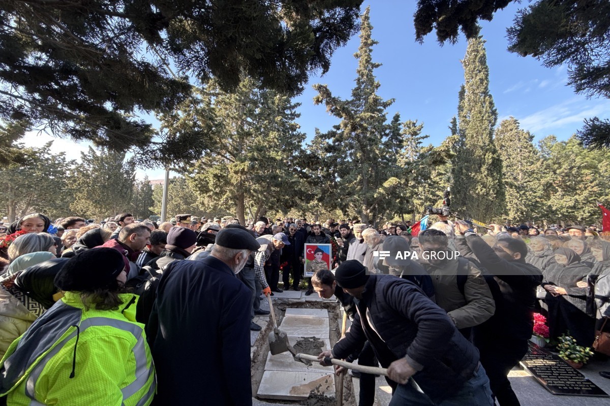 Mehriban Qarayevanın nəşinin qalıqları dəfn edildi - FOTOLAR 3 y93