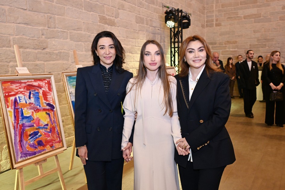 Prezidentin gəlini “Çərçivədən kənar” adlı sərgidə – FOTOLAR 7 ELVN7 2