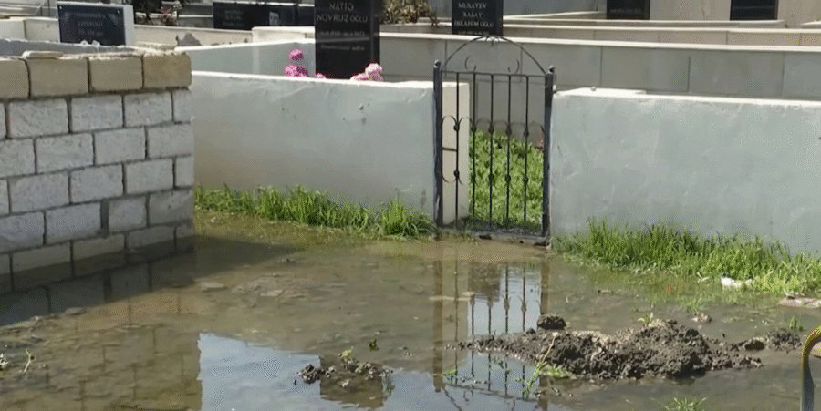 Qəbiristanlıq gölə döndü: sakinlər çıxılmaz vəziyyətdə – VİDEO