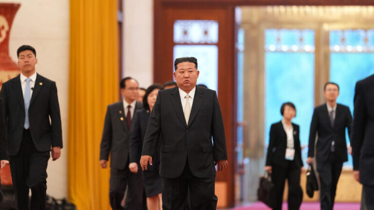Kim Çen İn Cənubi Koreyanı düşmən dövlət elan etdi