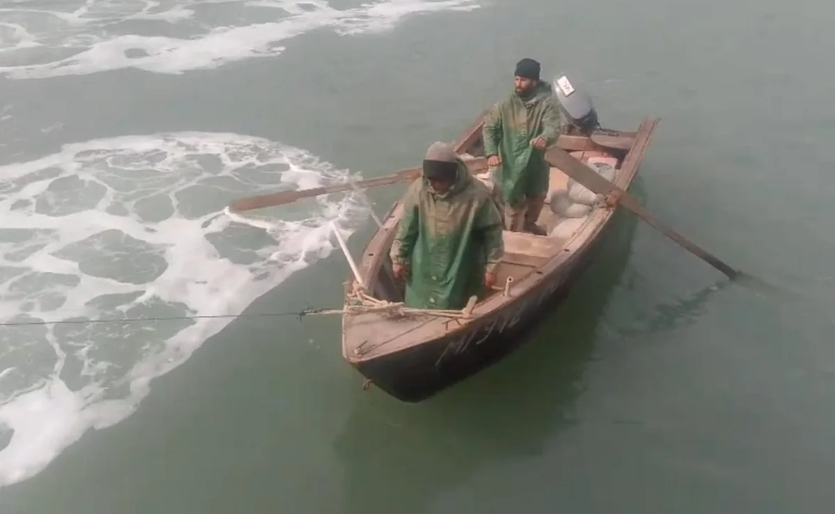 Dənizdə köməksiz qalan balıqçılar xilas edildi - FOTOLAR 4 lk 114