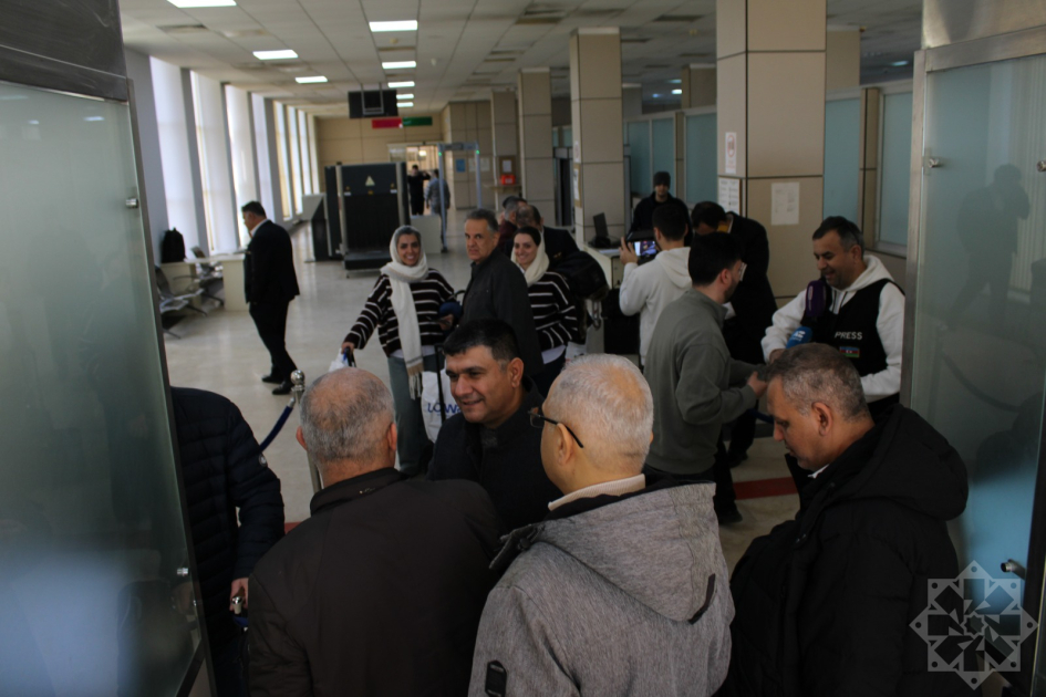 Qazaxıstandan gələn pilotlar və ekipaj üzvləri İrana qayıtdılar - FOTOLAR 4 pl 44