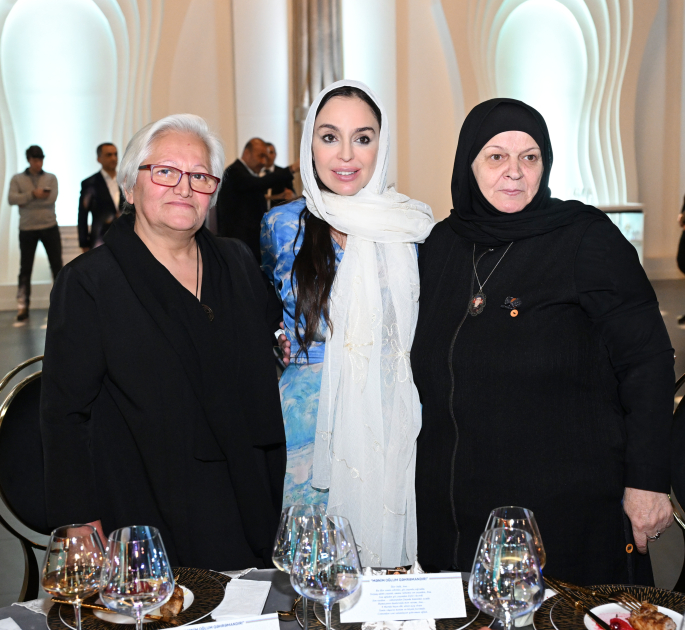 Leyla Əliyeva şəhid anaları ilə iftar süfrəsində – FOTOLAR 34 resize 2