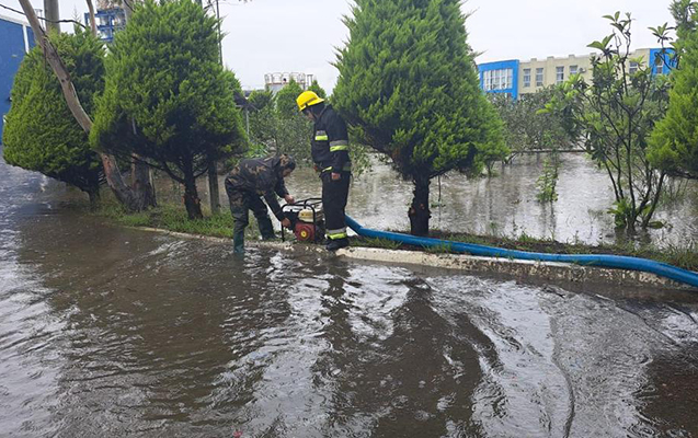 Sumqayıtda yarımstansiya ərazisi sel sularından təmizlənir