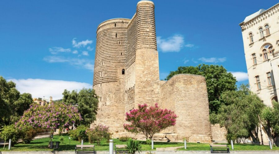 Bakının mərkəzində qorxunc görüntü: hədəf Qız qalası ola bilər – FOTO