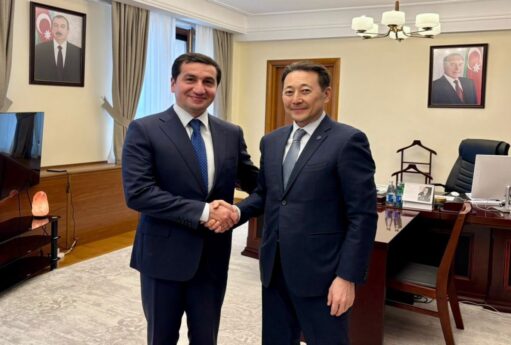 Hikmət Hacıyev Kayrat Sarıbayla görüşdü 10 1 10