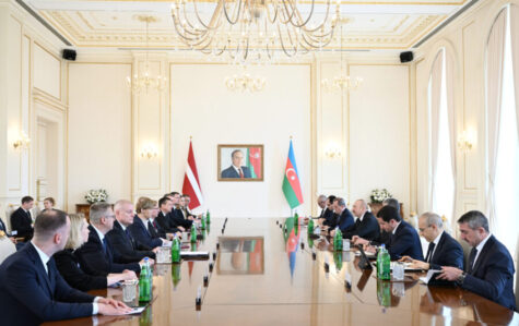 Azərbaycan və Latviya prezidentlərinin geniş tərkibdə görüşü keçirildi – FOTO