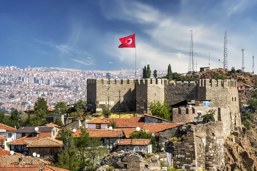 Türkiyəli sabiq nazir Ermənistanda bayrağı yandıranları qınadı – Eksklüziv açıqlama