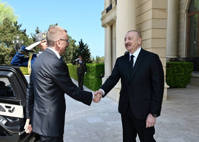 Prezidentin sosial şəbəkə hesablarında Latviya liderinin səfəri haqda paylaşım...