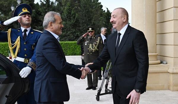 Pezeşkian İlham Əliyevə zəng etdi