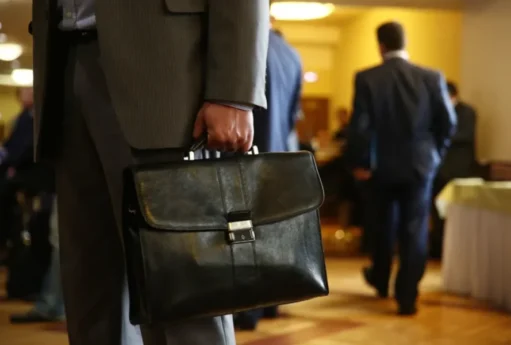 Yüksək vəzifədə olan qohumlar – Onların 30 gün vaxtı var 20 Vezife 14212 900x600 2