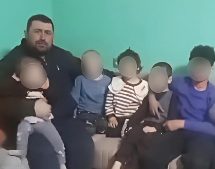 Övladının dəfnində canlı açan kişinin uşaqlarının vəziyyəti pisləşdi