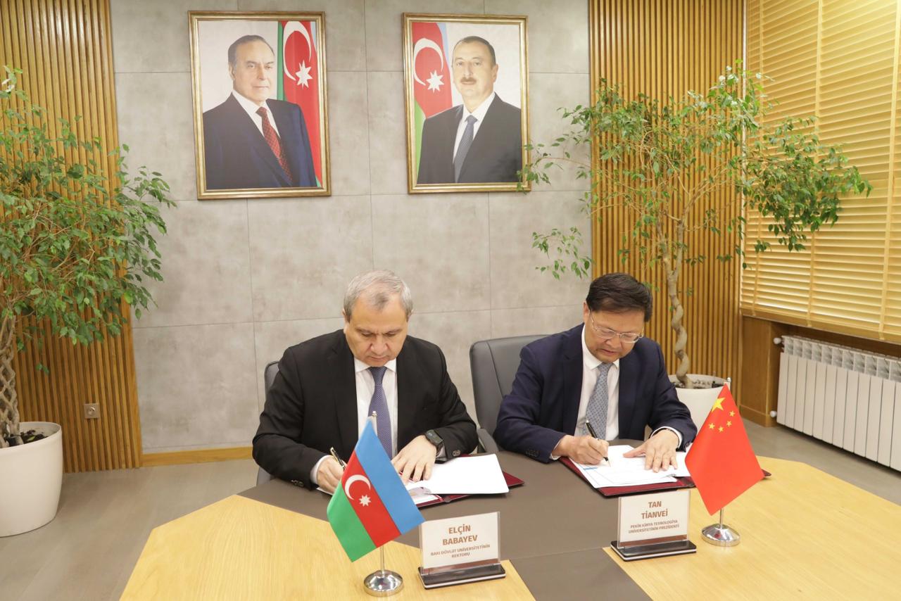 BDU və Çin universiteti arasında ikili diplom proqramına dair müqavilə imzalandı - FOTOLAR 3 WhatsApp Image 2026 04 21 at 11.30.48 1
