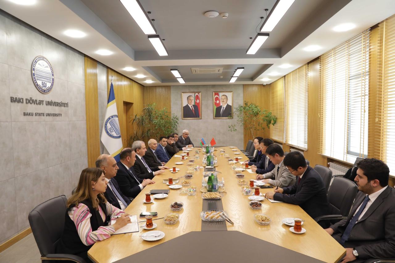 BDU və Çin universiteti arasında ikili diplom proqramına dair müqavilə imzalandı - FOTOLAR 5 WhatsApp Image 2026 04 21 at 11.30.48 3