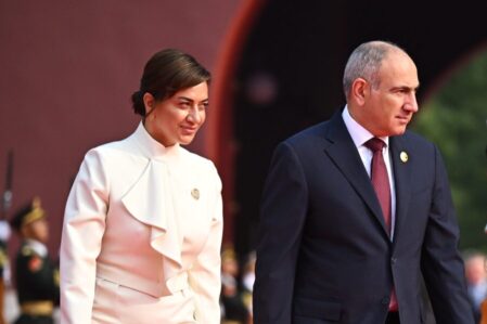 Paşinyanla Akopyan barışıb?