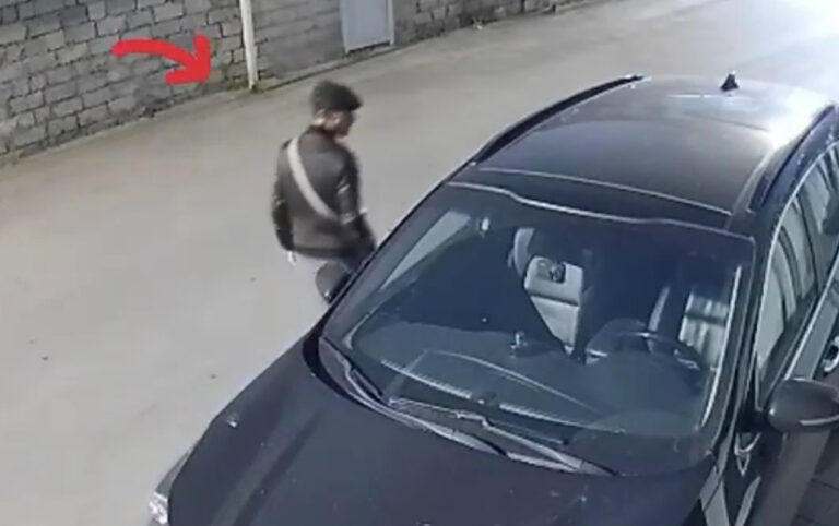 Maşından oğurluq edənlər kameraya düşdü - VİDEO