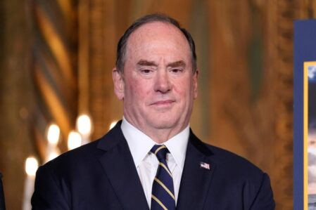 ABŞ Hərbi Dəniz Qüvvələrinin katibi istefa verdi