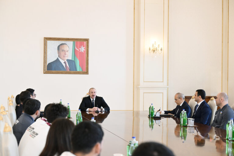 Adi həyatda bu səviyyəni saxlaya bilməyənlər... - Prezident