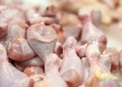 Toyuq paketlərindəki gizli TƏHLÜKƏ – VİDEO