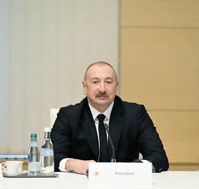 İlham Əliyevin İrakli Kobaxidze ilə geniş tərkibdə görüşü oldu - FOTOLAR 4 g 54