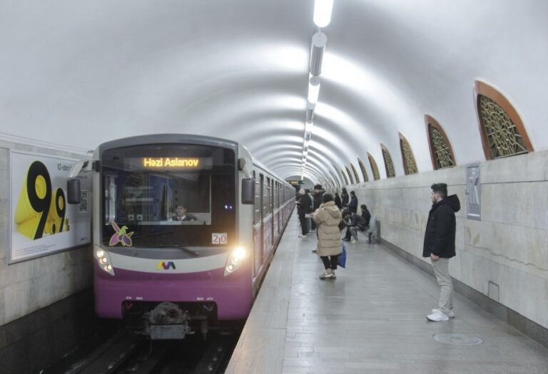Bakı metrosunda qorxulu anlar: sərnişin öldü - Yenilənib